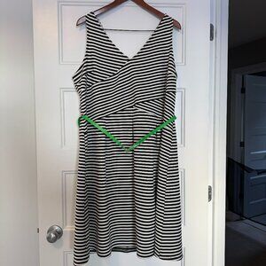 Black & White Size 20 Lane Bryant Knee-Length Dress w/ Lime Green Accent Belt